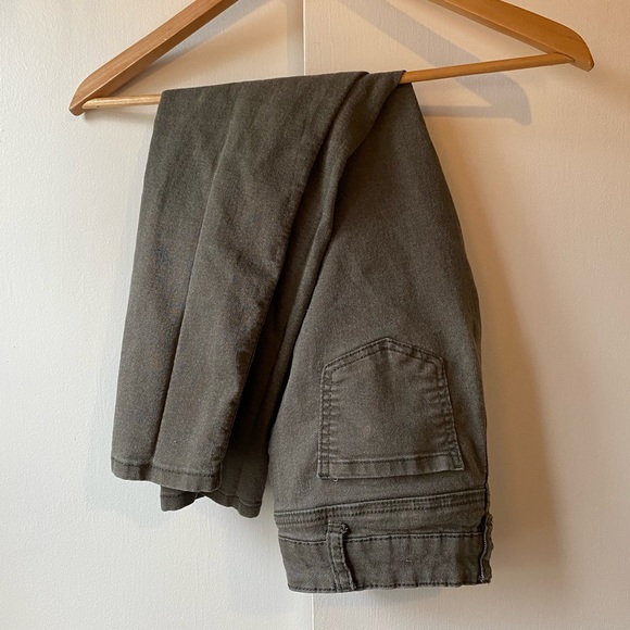 Free With A Purchase Women’s Skinny Jeans Sweater Zip Up - Picture 13 of 15